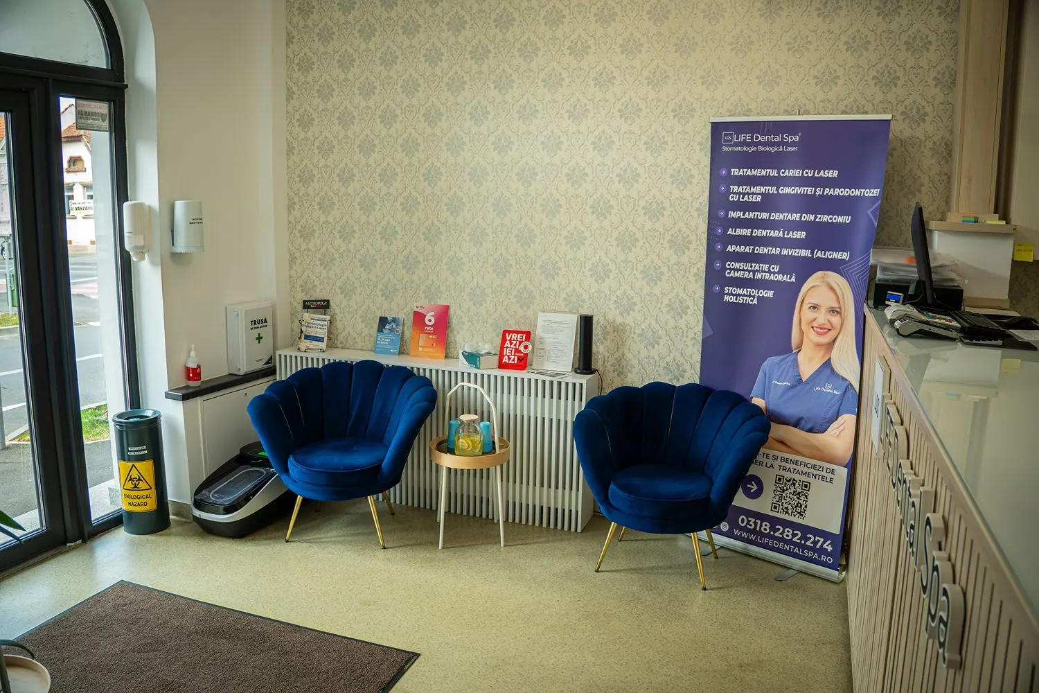 Zona de așteptare a clinicii Life Dental Spa Brașov