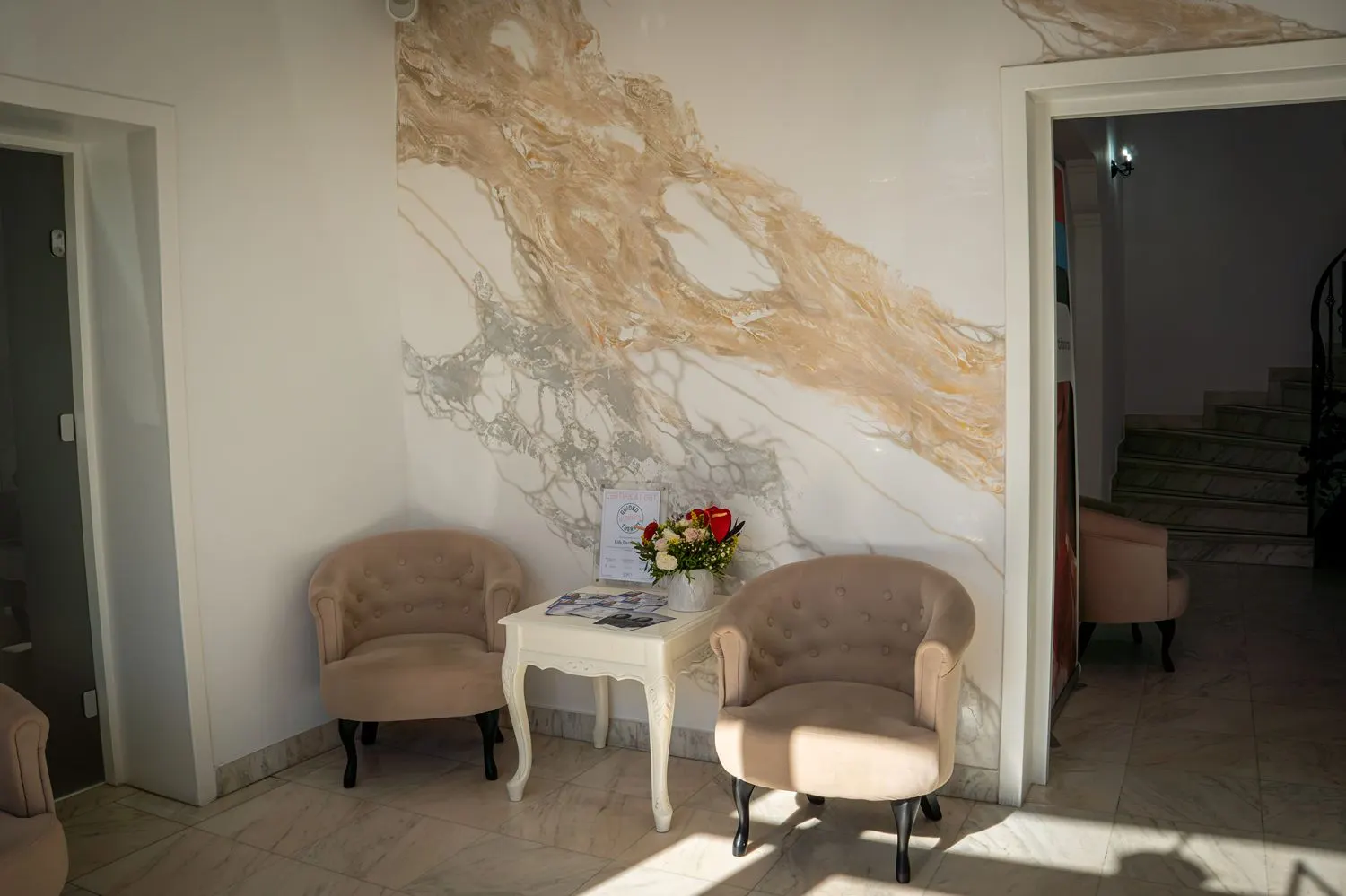 Zona de așteptare a clinicii Life Dental Spa București Victoriei