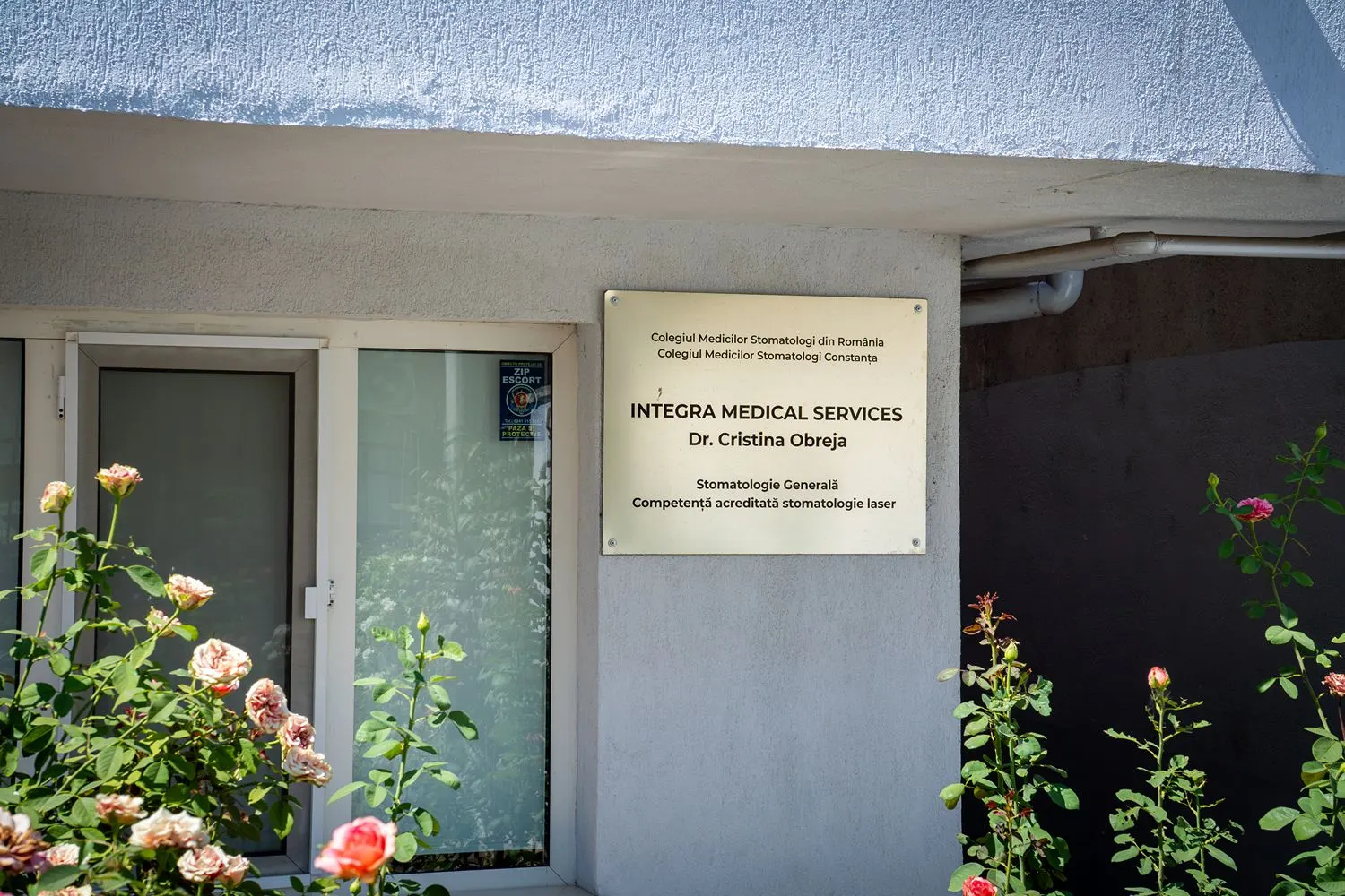 Placa de identificare a cabinetului Life Dental Spa Constanța