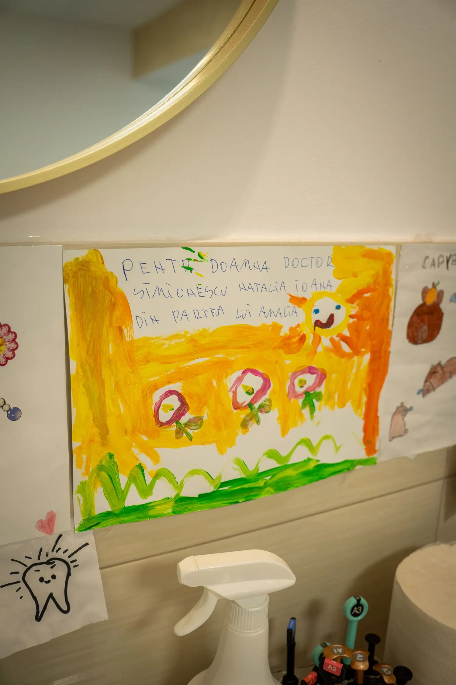 Desen realizat de un pacient, expus în clinica Life Dental Spa Constanța